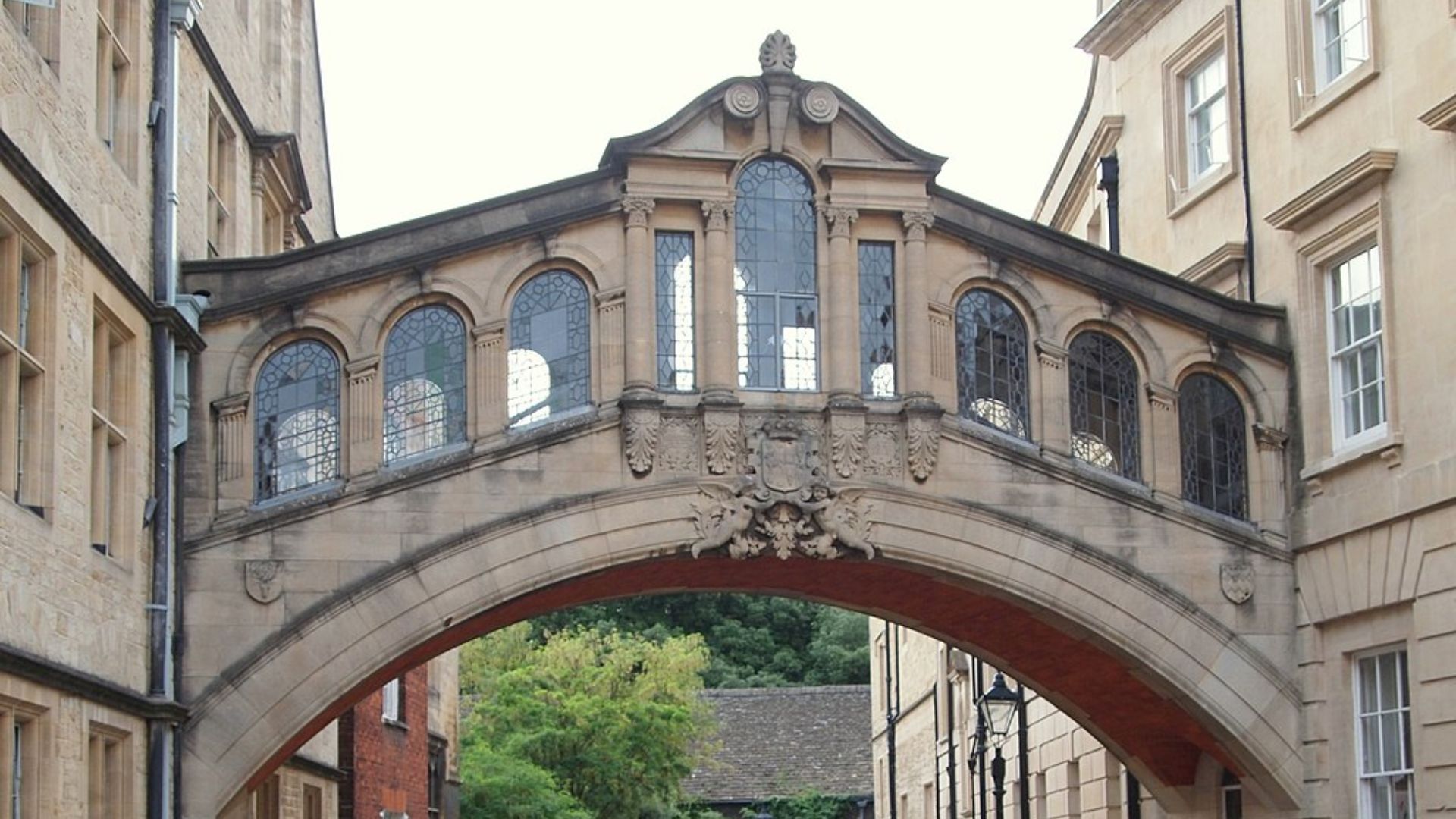 Exploring the Iconic Bridge of Sighs in Oxford_ A Journey Through Time